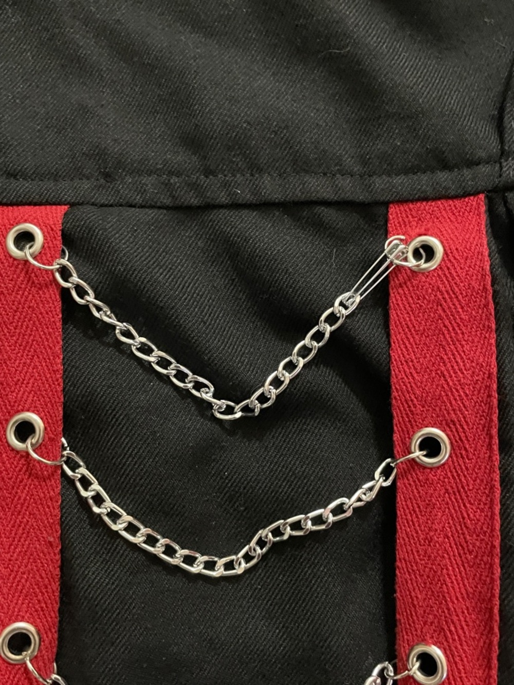 Black and Red Chain-Detail Skater Mini Skirt - Picture 9 of 11